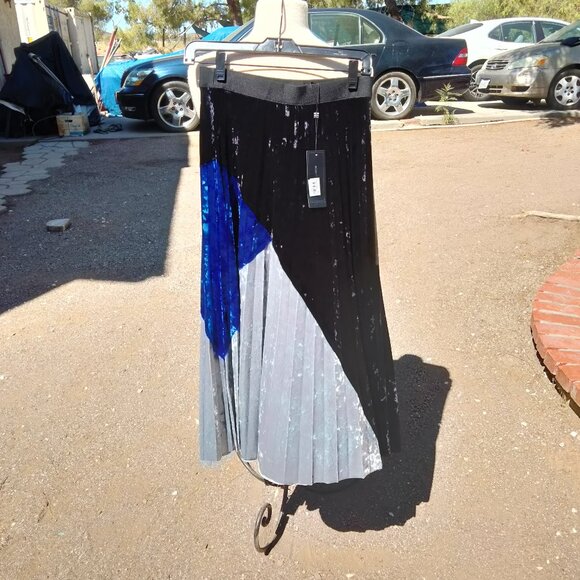 BCBG MAXAZRIA Skirt BCBG MAX AZRIA Elastic Waist NOSWT Velvet Look XS - Picture 2 of 7